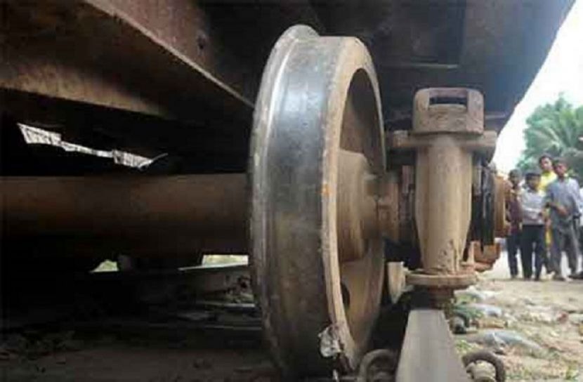 ঢাকার সঙ্গে উত্তরবঙ্গের রেল যোগাযোগ বন্ধ