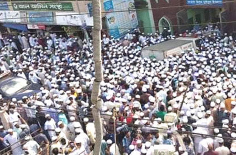 হাটহাজারী মাদ্রাসায় আল্লামা শফীর মরদেহ