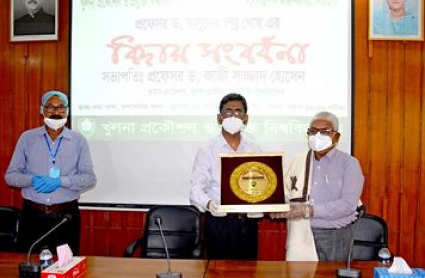 কুয়েটে অধ্যাপকের বিদায় সংবর্ধনা 