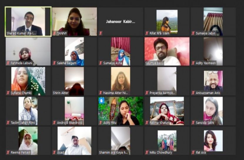 নারী উদ্যোক্তা  সংগঠন ‘উই’ সদ্যসদের প্রশিক্ষণ দিচ্ছে সফল উদ্যোক্তারা 