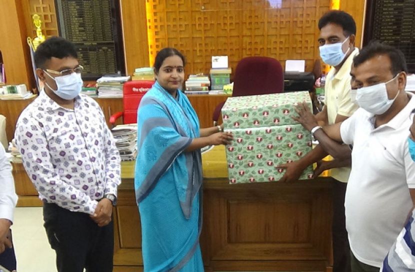 গোপালগঞ্জে গণমাধ্যমকর্মীদের কম্পিউটার উপহার  