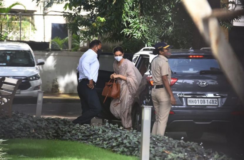 এনসিবি দফতরে দীপিকা, মাদক মামলায় জেরা শুরু