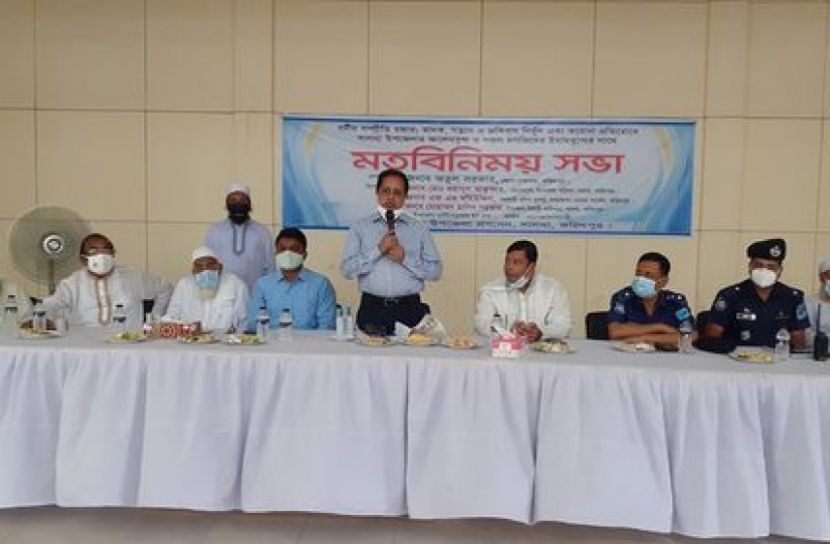 বক্তব্য দিচ্ছেন ফরিদপুরের জেলা প্রশাসক অতুল সরকার