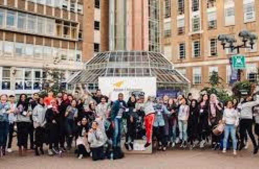 যুক্তরাজ্যে কয়েক হাজার শিক্ষার্থী আইসোলেশনে 