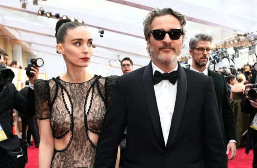 বাবা হয়েছেন জোয়াকিন ফিনিক্স