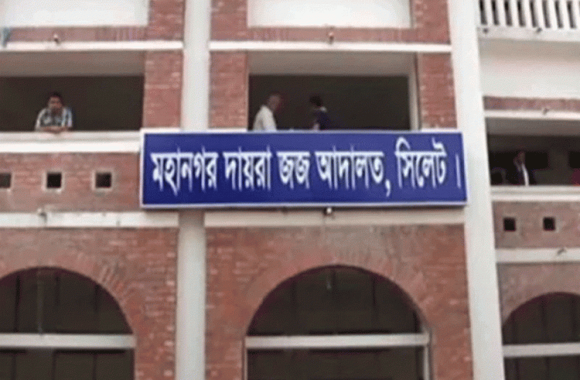 ঘৃণা জানিয়ে দাঁড়াননি কোনো আইনজীবী