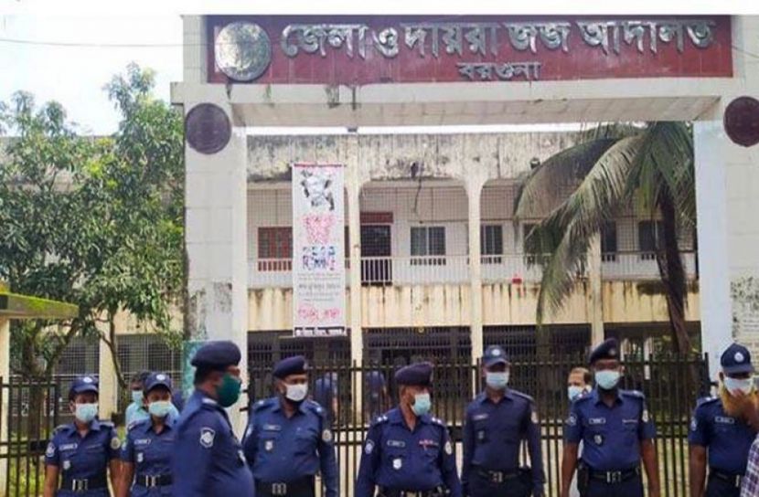 রিফাত হত্যা মামলার রায় : আদালত পাড়ায় কঠোর নিরাপত্তা