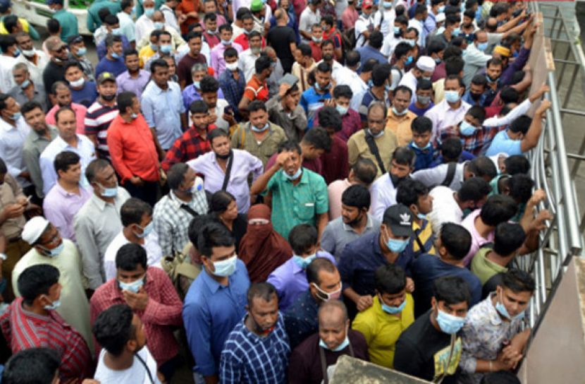 টিকিটের জন্য সৌদি প্রবাসীদের ভিড়