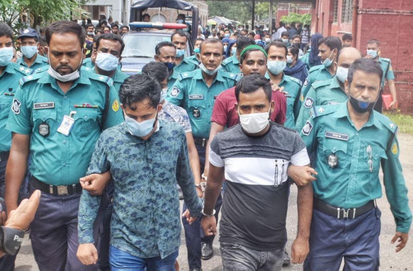 দণ্ডপ্রাপ্তদের কারাগারে নেওয়া হয়