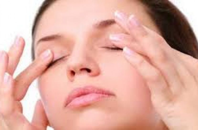 নিজের অজান্তেই চোখের ক্ষতি