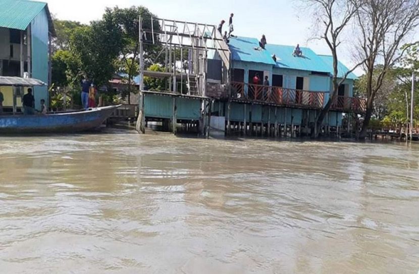 নদীগর্ভে চলে গেলো পদ্মা রিসোর্ট