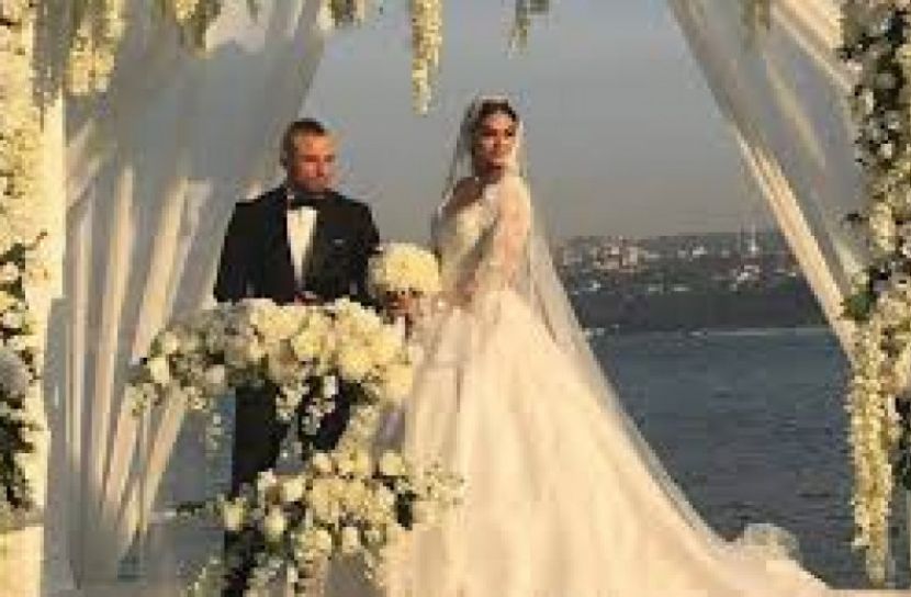 ১০ মিনিটেই ভেঙে গেলো অভিনেত্রীর  সংসার