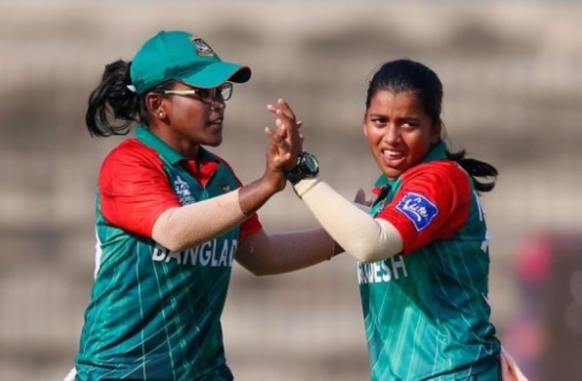 শ্রীলঙ্কাকে ছাড়িয়ে  রুমানা আহমেদের দল   