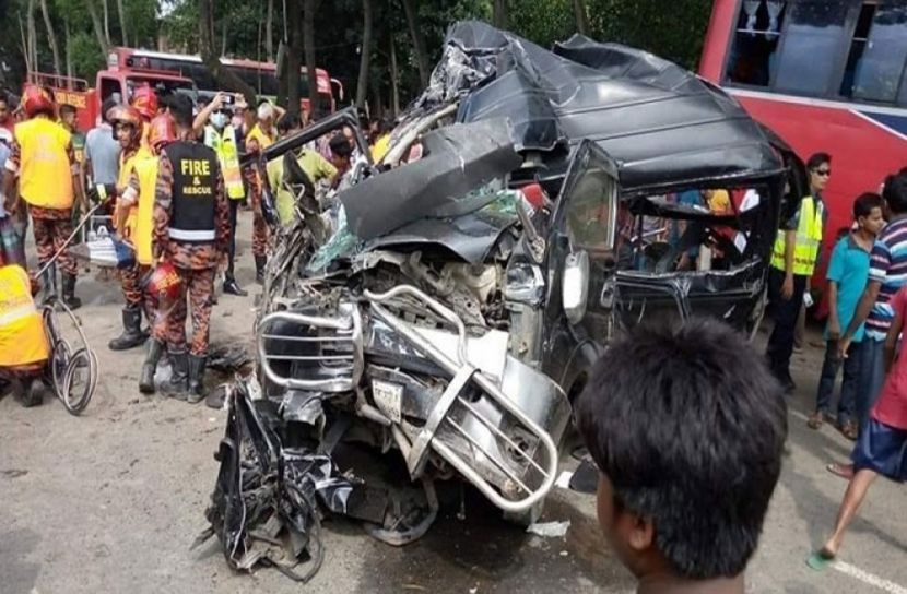 কুমিল্লায় বাস-মাইক্রোবাস সংঘর্ষে নিহত ২