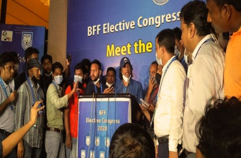 ভোট গণনার সময় বের করে দেয়ার অভিযোগ মানিকের