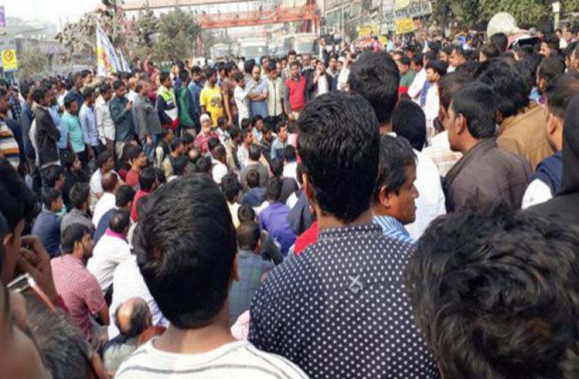 অবশেষে অবরোধ প্রত্যাহার করলেন প্রবাসীরা