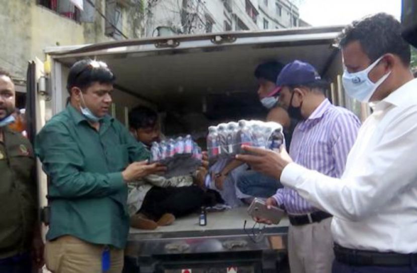 লাশের গাড়িতে কাফনের কাপড়ে মুড়িয়ে ফেন্সিডিল পাচার