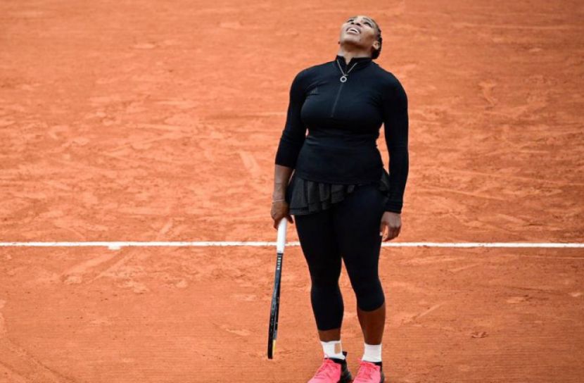 চোটের কারণে নিজেকে সরিয়ে নিলেন সেরেনা