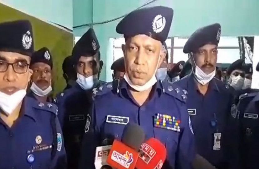 ডিআইজির কাছে নির্যাতনের বর্ণনা দিলেন সেই নারী