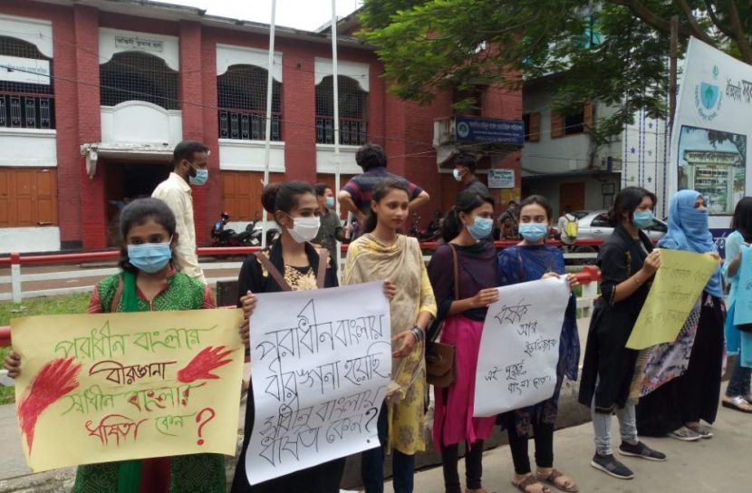 ‌‘বরং ধর্ষিতাকেই ফাঁসি দেওয়া হােক’