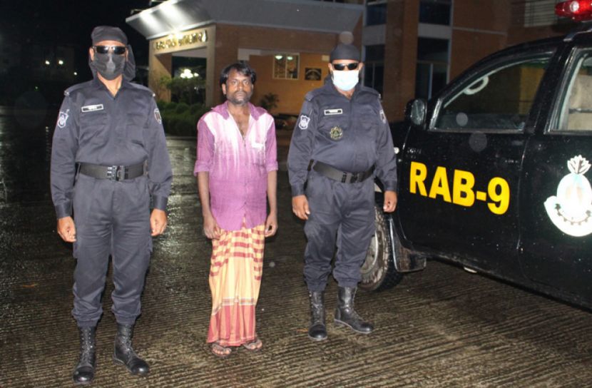 সিলেটে তেলের বোতলে মদের ব্যবসা, র‌্যাবের খাঁচায় একজন