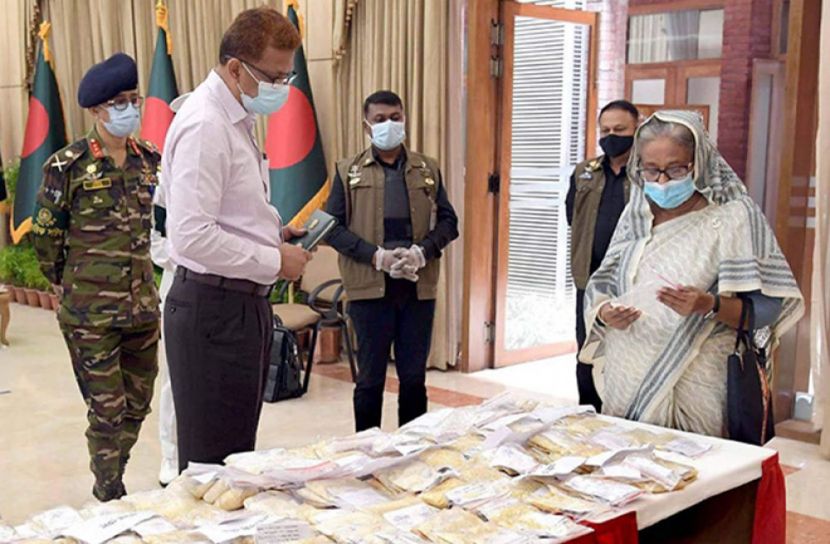 গুদামে সংরক্ষিত চালের গুণগত মান দেখে প্রধানমন্ত্রীর সন্তোষ 