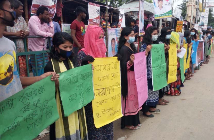 নারী নির্যাতন ও ধর্ষণের প্রতিবাদে উলিপুরে মানববন্ধন