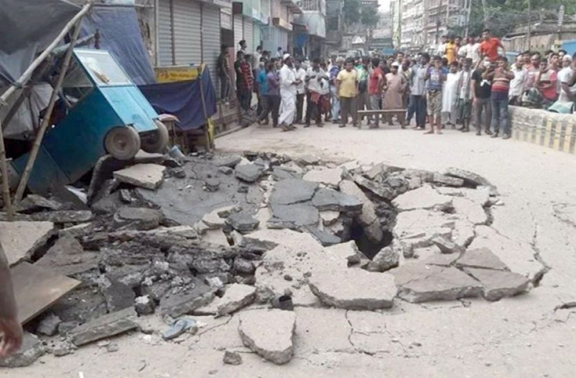 পুরান ঢাকার রাস্তায় হঠাৎ বিস্ফোরণ, আহত ৭