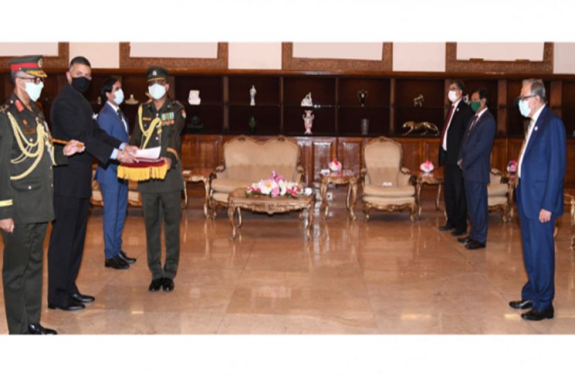 রাষ্ট্রপতির কাছে ভারতের নতুন হাই-কমিশনারের পরিচয়পত্র পেশ