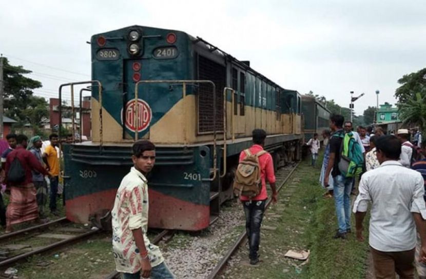 মায়ের সামনে ট্রেনে কাটা পড়লো মেয়ে