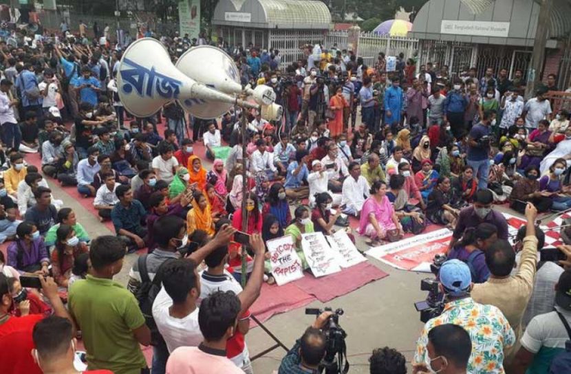 উদীচীর গণ সংগীতে স্বরাষ্ট্রমন্ত্রীর অপসারণ দাবী