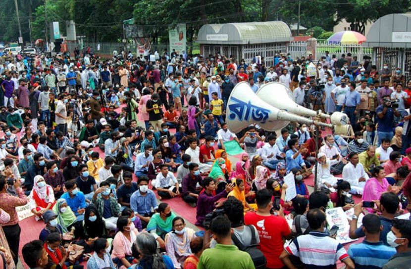 শাহাবাগে ধর্ষণবিরোধী মহাসমাবেশ