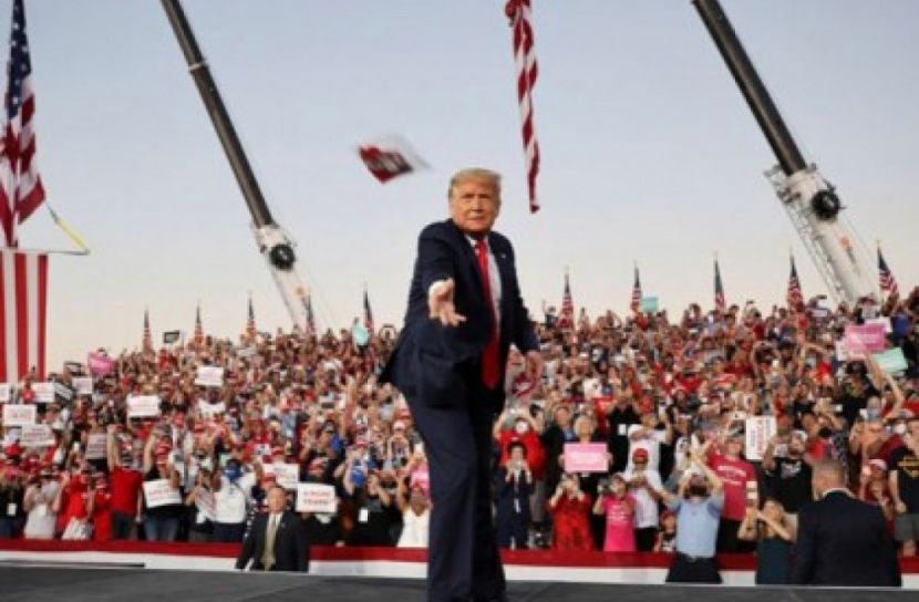 মাস্ক ছাড়া নির্বাচনী প্রচারণায়  মার্কিন প্রেসিডেন্ট