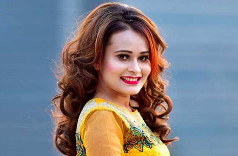 কণ্ঠশিল্পী পুতুলকে ধর্ষণের হুমকি