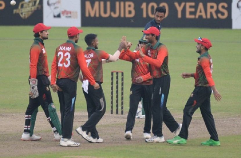 রুবেল-সুমনের বোলিং তাণ্ডবে বিধ্বস্ত তামিমের দল