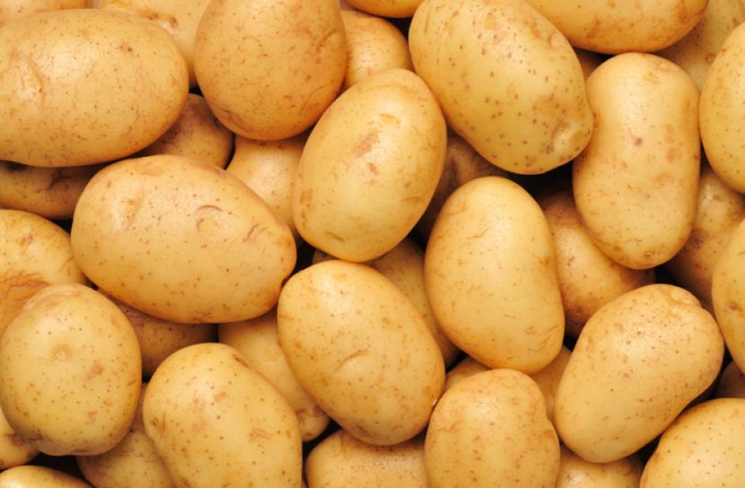 চালের উপরে আলু