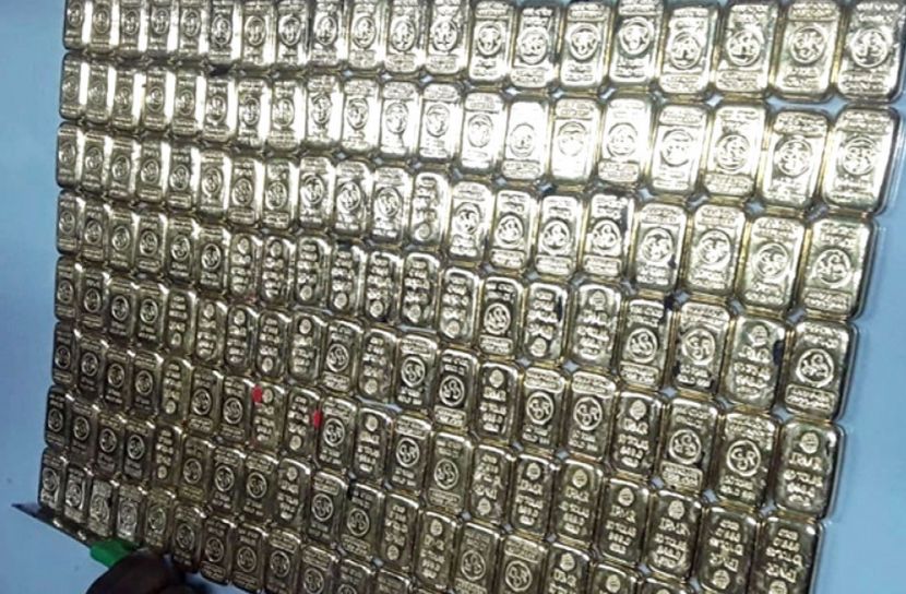 শাহ আমানতে স্বর্ণের চালান উদ্ধার