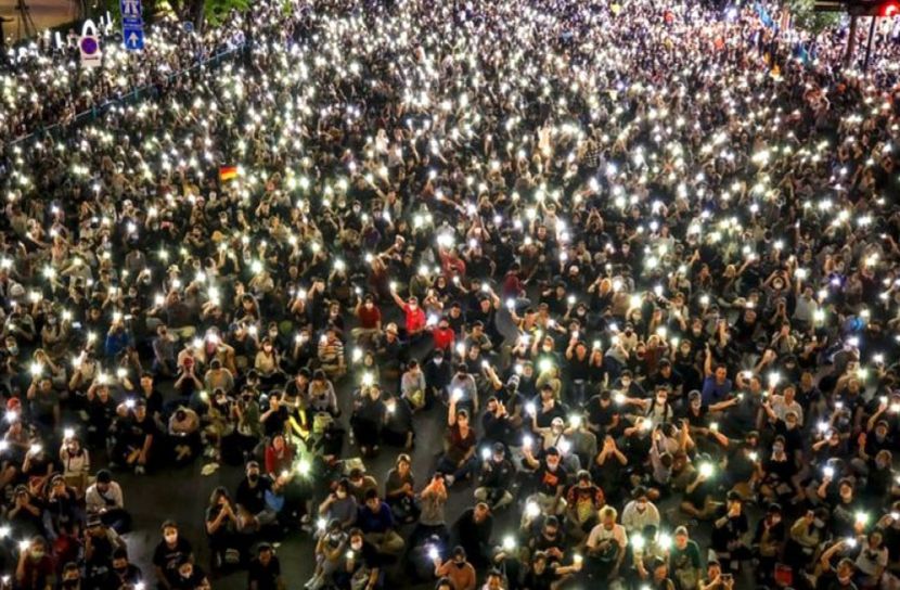 জরুরি অবস্থা উপেক্ষা করে থাইল্যান্ডের বিক্ষোভ