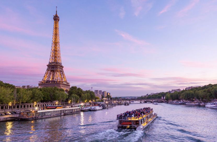 প্যারিসে ৬ মাসের জরুরী অবস্থা জারি