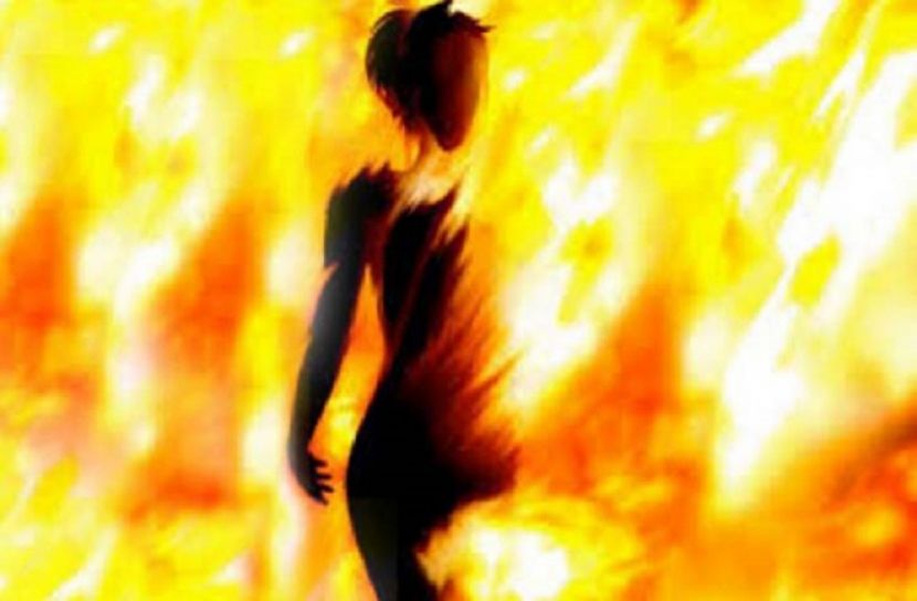 স্বামীর দেয়া আগুনে পুড়ে মরলো স্ত্রী