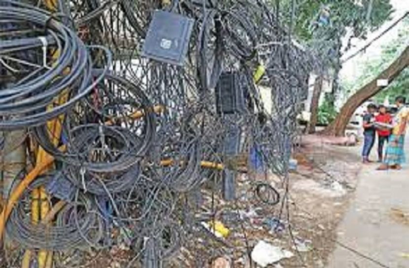 সোমবার থেকে মাটির নিচে যাবে ঝুলন্ত তার : তাপস