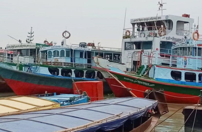 নাব্য সংকটে কাঁঠালবাড়ী-শিমুলিয়া রুটে লঞ্চও বন্ধ