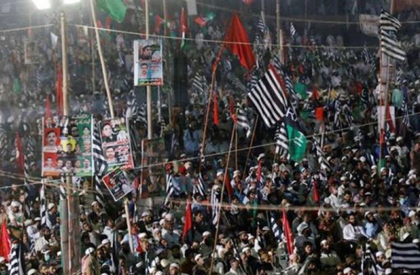 বড় বিক্ষোভের মুখে পাকিস্তানের প্রধানমন্ত্রী