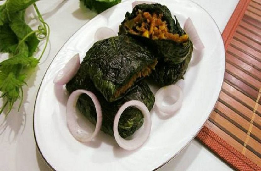 জেনে নেই কিভাবে বানাবো চ্যাপা শুঁটকি বড়া  