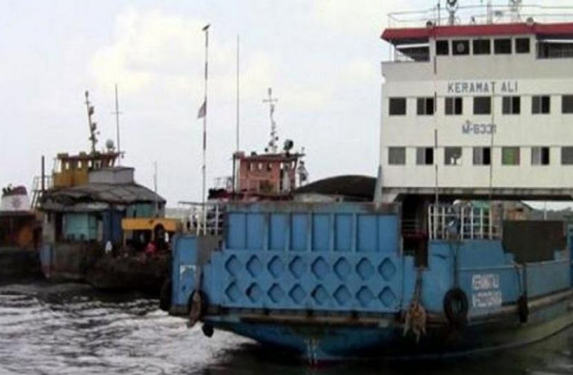 কাঁঠালবাড়ী-শিমুলিয়া নৌ-রুটে লঞ্চ-ফেরি চলাচল বন্ধ