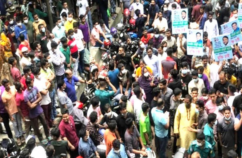 আদালতে ক্যাসিনো সম্রাটের মুক্তির দাবিতে সমর্থকদের স্লোগান