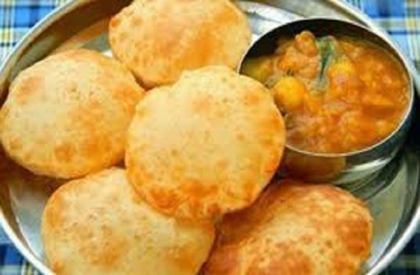 পূজার দিনগুলোতে মজার খাবার লুচি-লাবড়া তৈরী