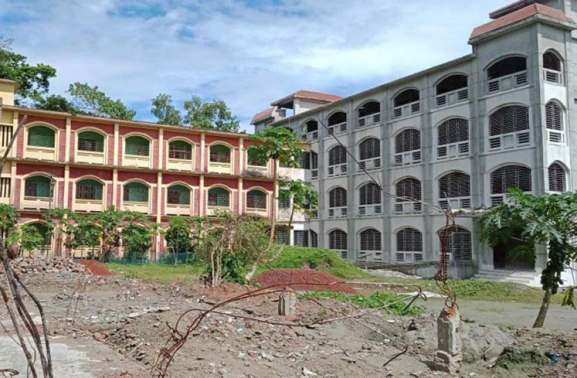 বঙ্গবন্ধুকে নিয়ে কটুক্তির প্রতিবাদে মুলাদীতে আ’লীগের বিক্ষোভ, অধ্যক্ষর কক্ষে তালা