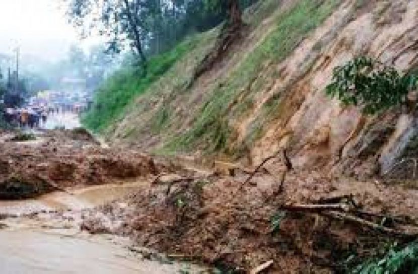 রামুতে পাহাড় ধসে দুজনের মৃত্যু