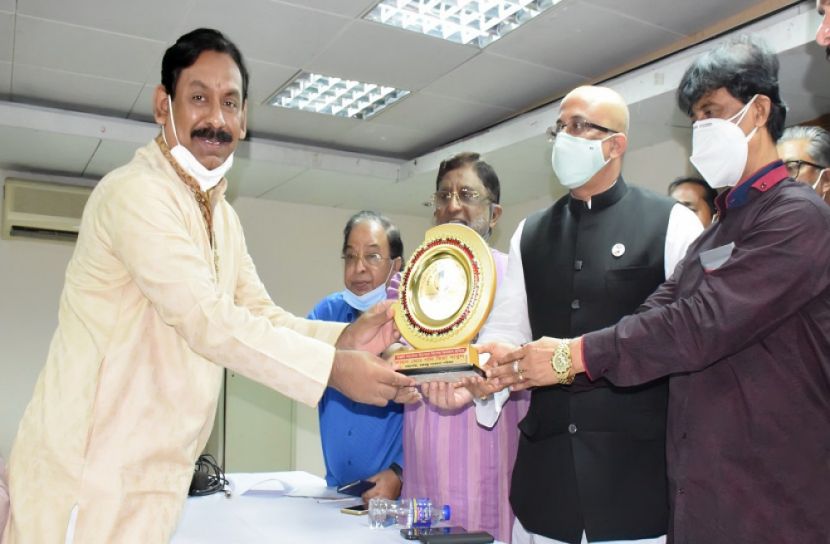 বঙ্গবন্ধু একাডেমি সম্মাননা পেলেন লায়ন গনি মিয়া